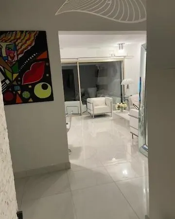 La Maison De Doms Avec Jacuzzi Et Vue 아파트