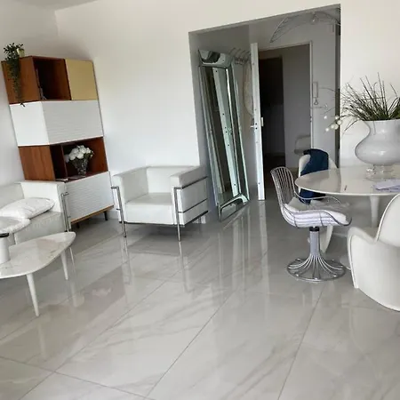 La Maison De Doms Avec Jacuzzi Et Vue 아파트